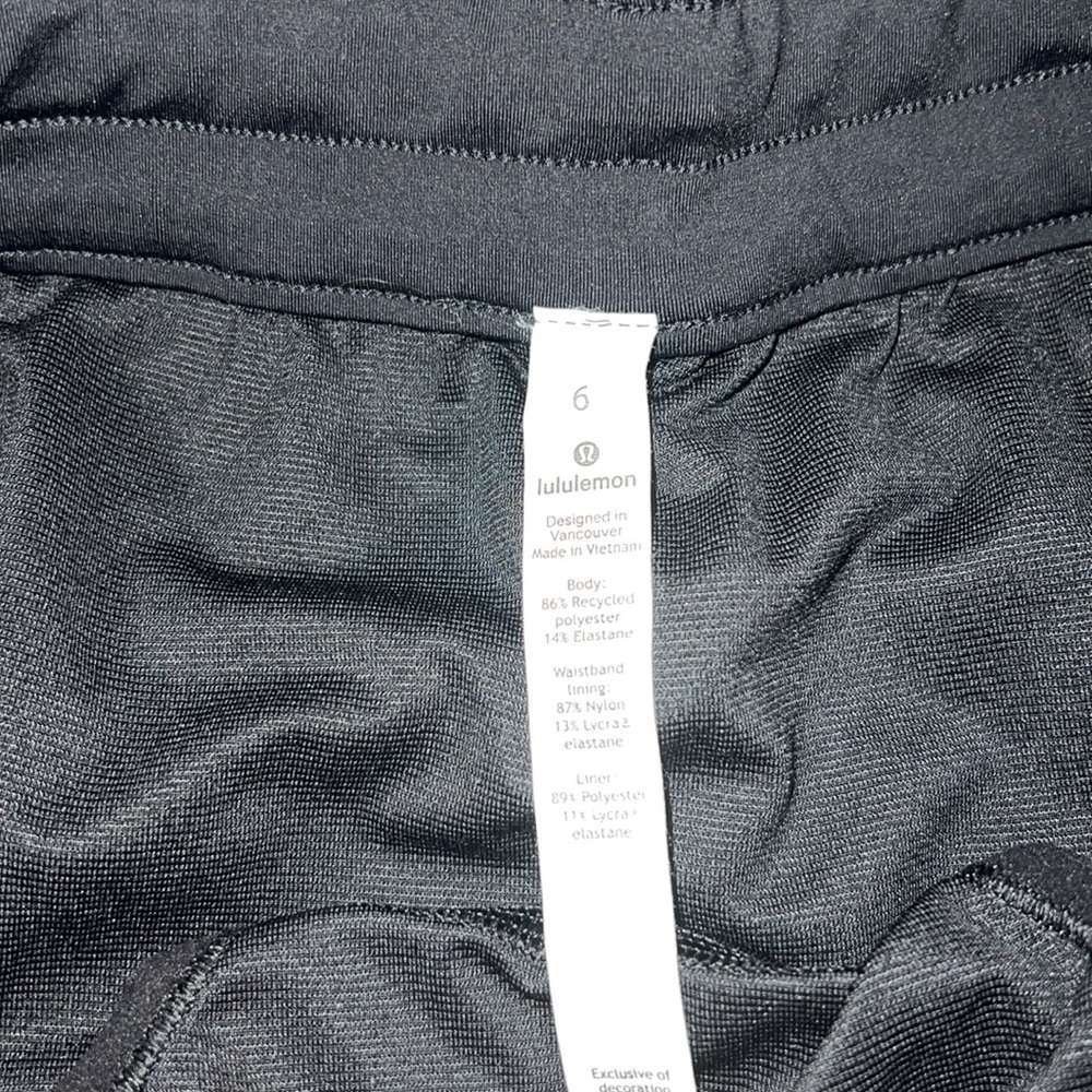 Lululemon Tracker Short V *4" Size 6 - image 7